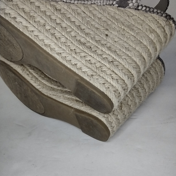 Carlos by Carlos Santana women's robe wedge sandals size (7M) - Picture 10 of 11